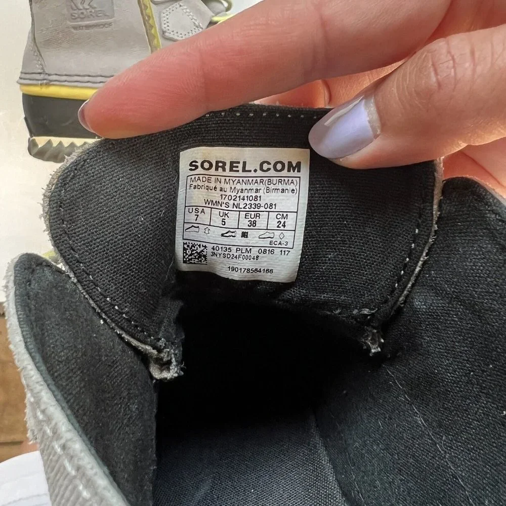 Sorel Size 7 Out n About Rain Boots Zest/Dove Patent Leather Vulcanized Rubber - Picture 9 of 9